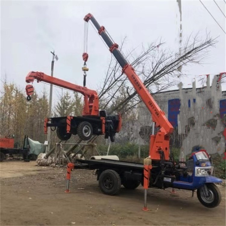 厂家供应三轮自备吊各种型号三轮汽车吊