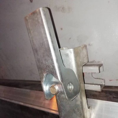 防溢裙板专用夹持器  配套夹持器