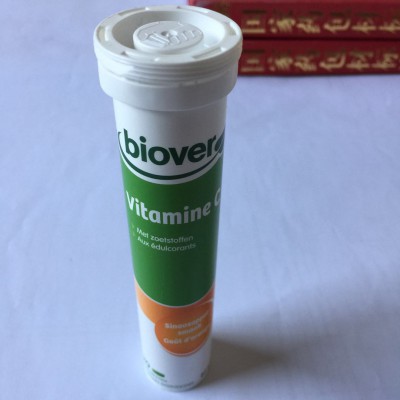 康跃出售的保健品瓶外形美观