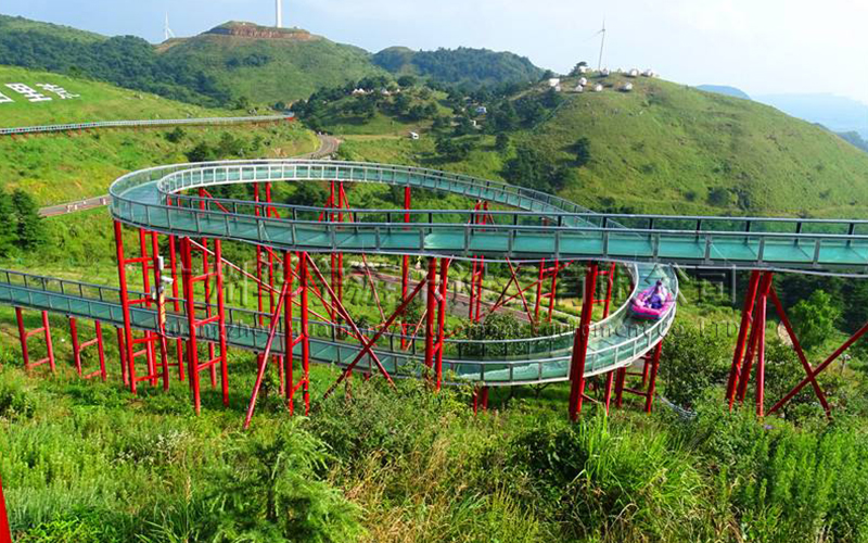 玻璃滑道厂家，广东中力旅游开发公司