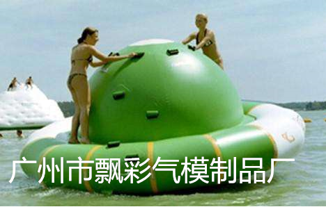 充气水上闯关玩具定制充气水上冲浪板批发充气水上滑梯价格