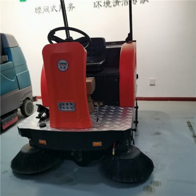 CH-S1500中型驾驶式扫地车 160L大容量垃圾箱