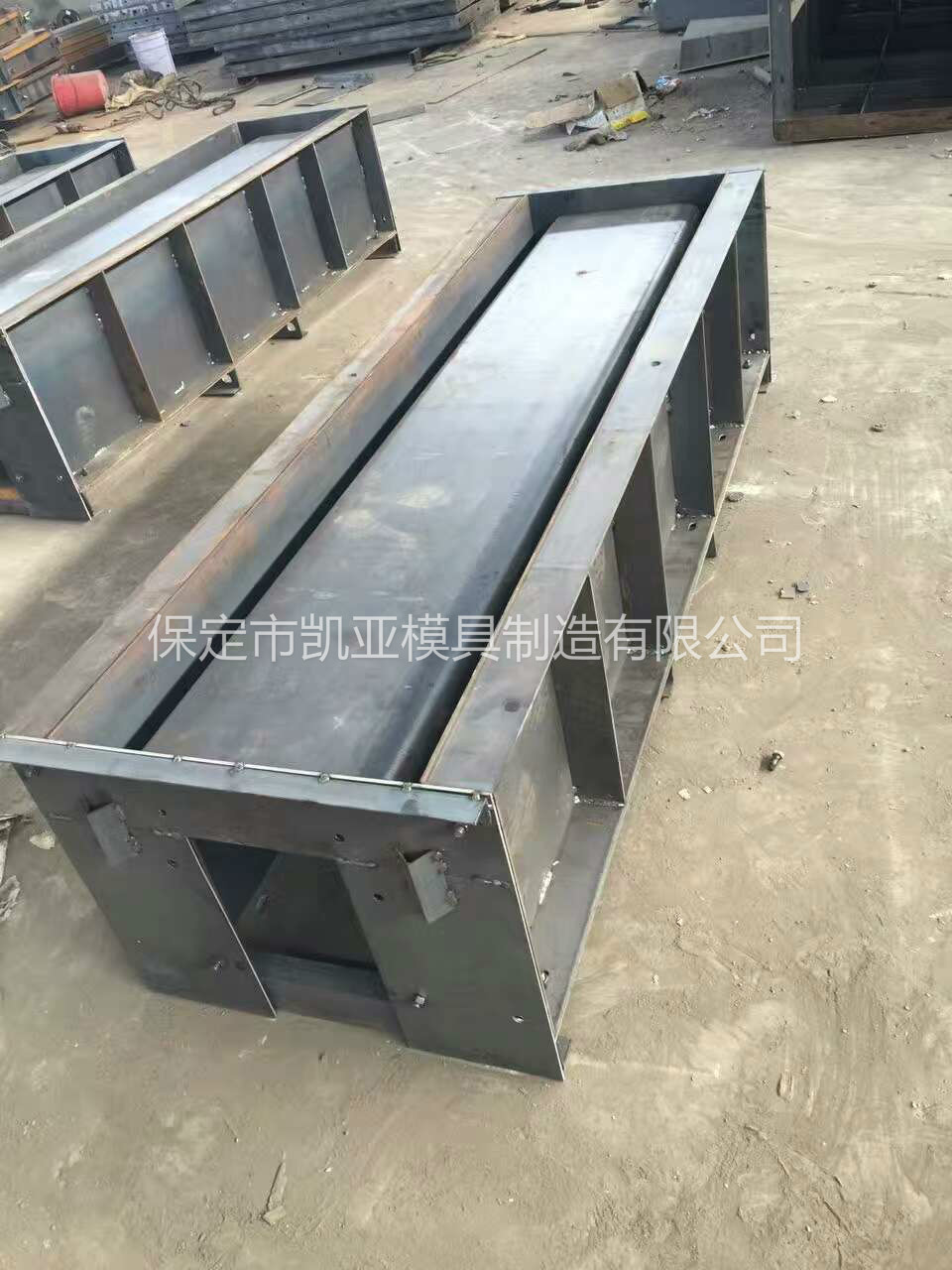 水泥U型排水槽模具 U型排水槽模具-凯亚生产厂家