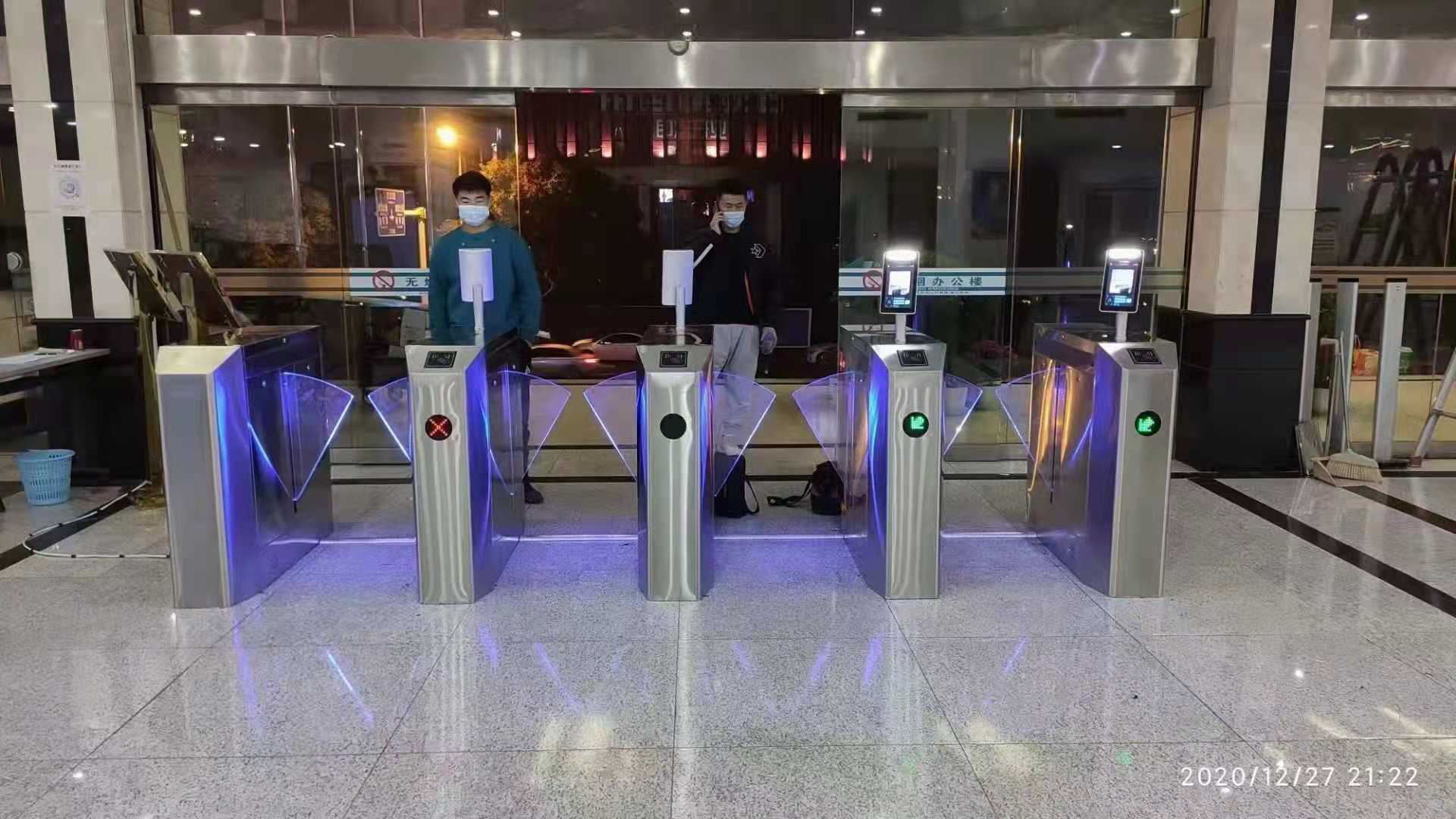 武汉防撞摆闸厂家 学校出入口防撞摆闸 速通门
