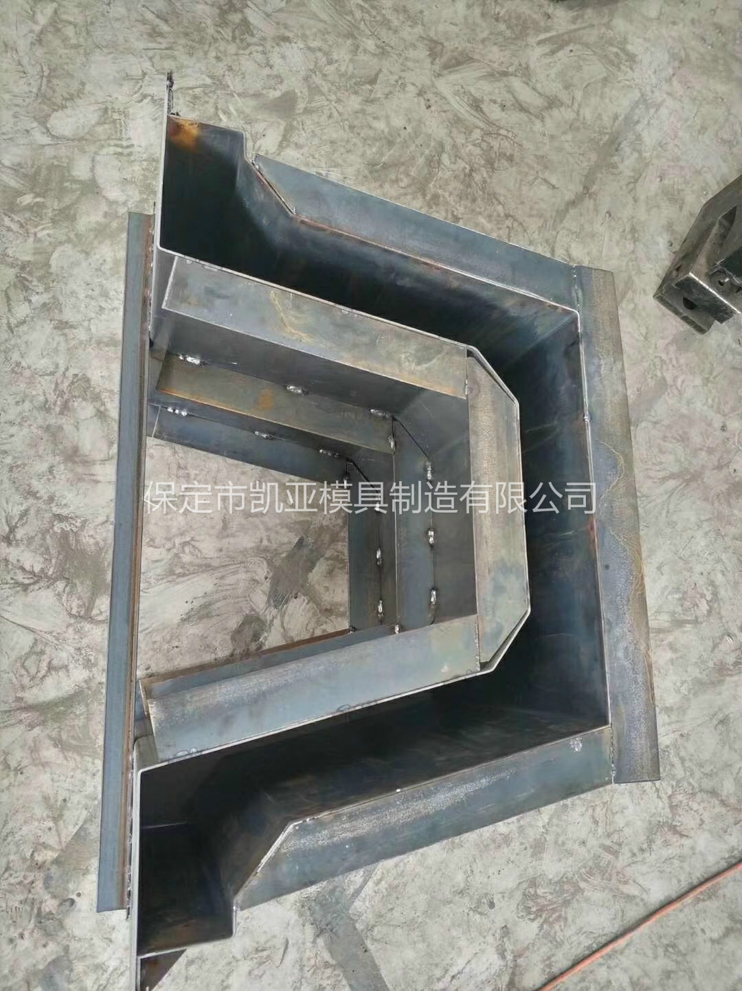 供应流水槽模具 边沟流水槽模具 高速公路流水槽模具