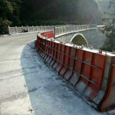 凯亚厂家直供 防撞墙模具 隔离墩模具 防撞护栏钢模具