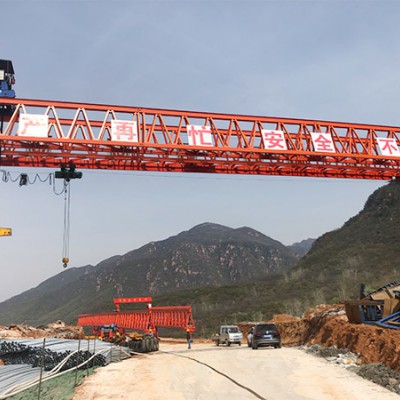 山东80吨40m跨龙门吊已到达菏泽场地