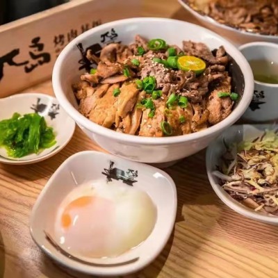 π岛烧肉井饭加盟总部靠谱吗？一对一教学开店政策
