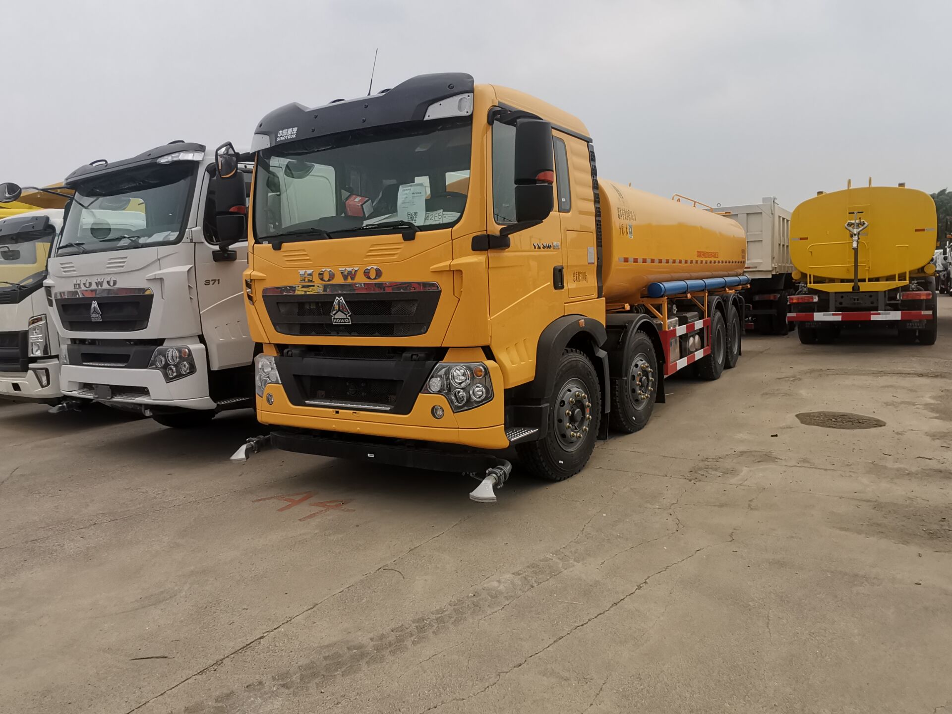 豪沃TX5后双桥绿化洒水车价格