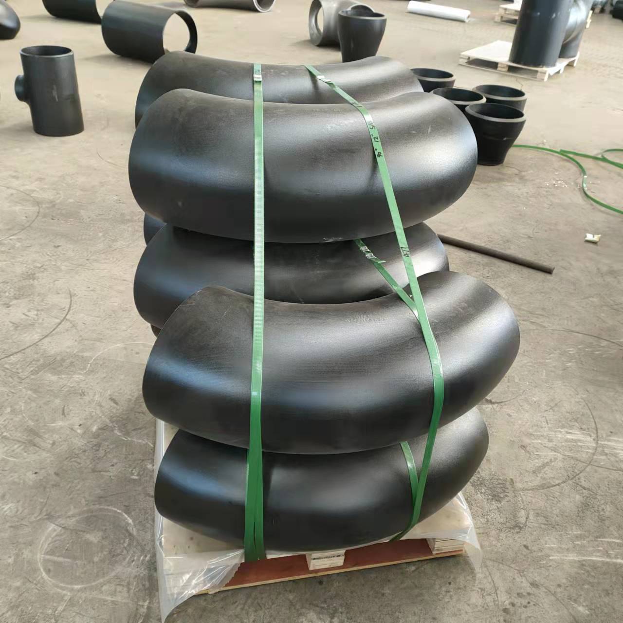 河北德鑫螺旋管管道防腐保温对焊管件