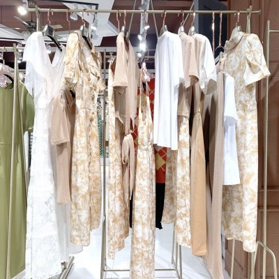 女装折扣品牌森禾春夏 秋熠女装可羽绒服批发走份