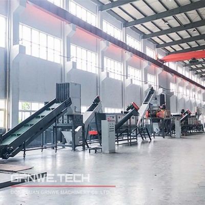 IBC吨桶破碎清洗回收生产线 HW49塑料化工桶回收清洗线