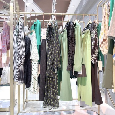 折扣品牌女装欧雅赛兔春 秋熠女装华人杰分份批发