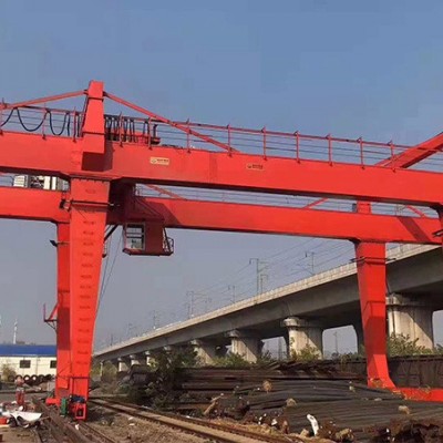 广东深圳集装箱龙门吊厂家大跨度门机吊运现场