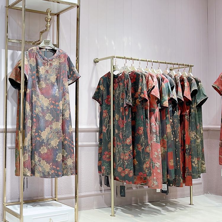 品牌折扣店女装丽写香云纱 玫姿女装剪标尾货批发