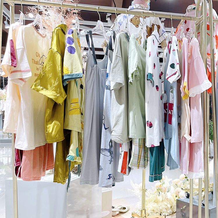 棼腾家居服夏折扣店女装品牌 纳纹女装分份直播货源