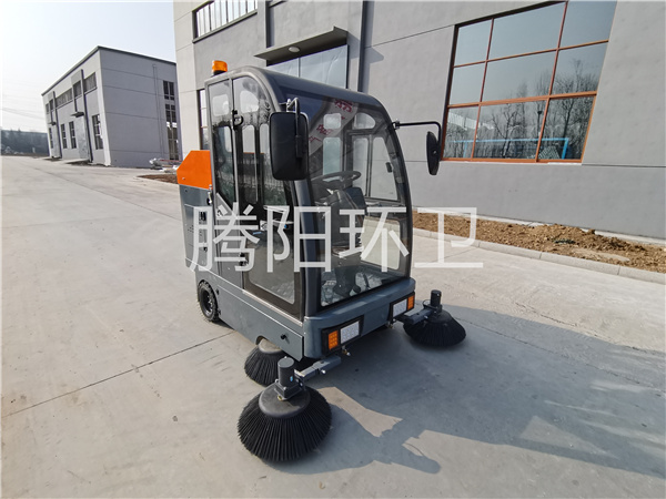 城市广场适用哪种扫地车