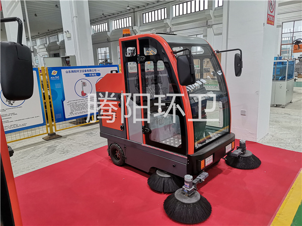 全封闭式扫地车与半封闭式扫地车哪个好