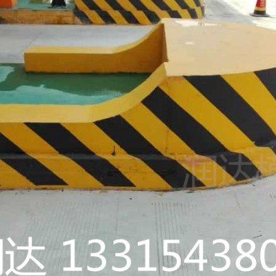 收费岛钢模具产品结构简单