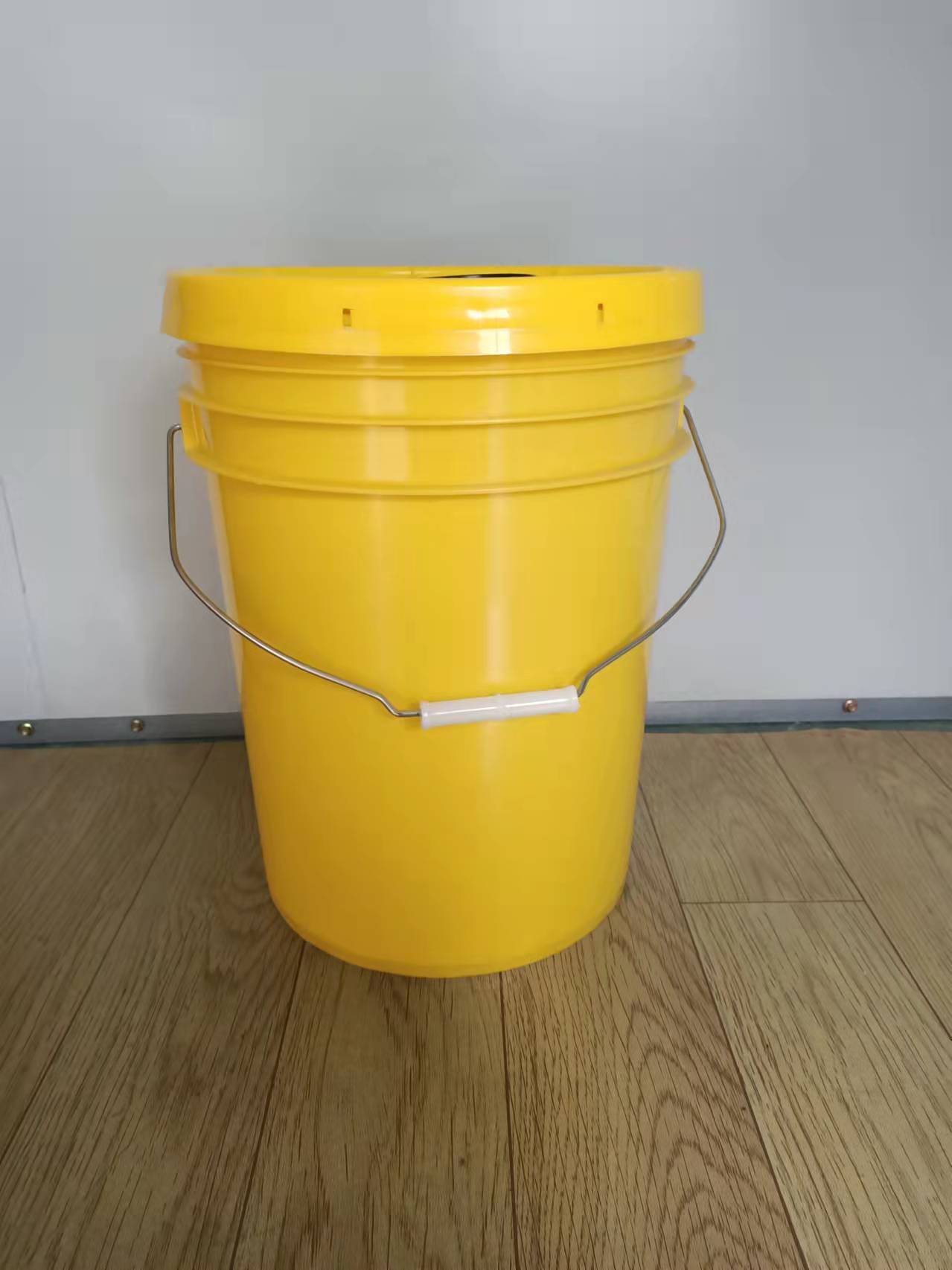 常州阳明塑料桶厂家加工生产销售涂料桶机油桶生物饲料塑料包装桶