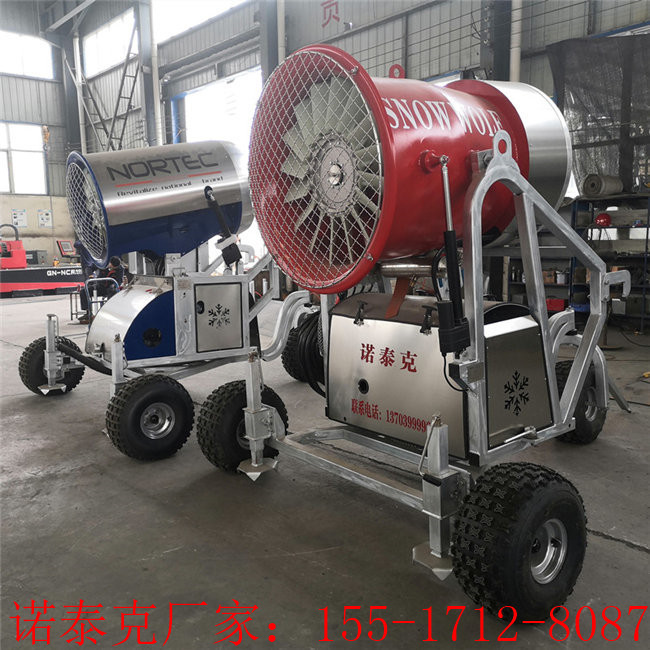 一键式启动的智能造雪机铺雪过程 人工降雪机低温也能正常运转