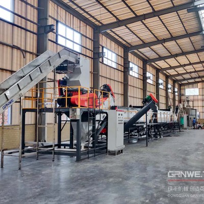 一次性PP塑料吊瓶回收加工生产线 塑料盐水瓶破碎清洗设备