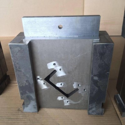 槽钢冲断开料加工模具-振凯机械