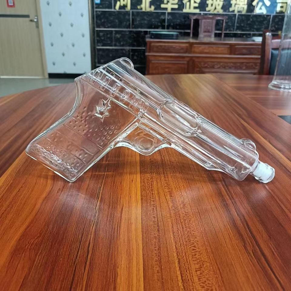 河间华企手工艺生产手枪造型酒瓶工艺酒瓶500ml