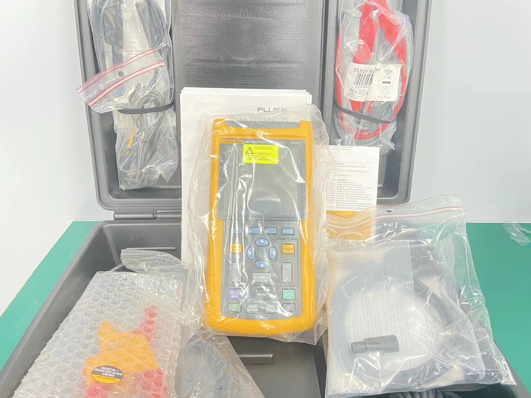出售全新fluke125手持示波器